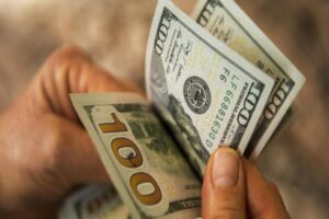 İstanbul serbest piyasada dolar 8,8520 liradan, avro 10,2740 liradan güne