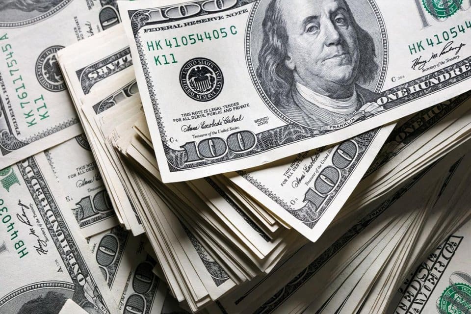 Dolar yeni haftaya 2022'nin yeni zirvesi olan 17,80'i g&ouml;rerek başladı.
