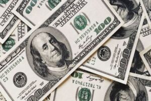 Dolar kuru Türk lirası karşısında 10 lirayı gördü. Türk lirası,