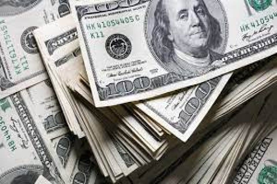 G&uuml;ne 12,89 seviyesinden başlayan dolar, &ouml;ğlen saatleri itibariyle yeniden 13