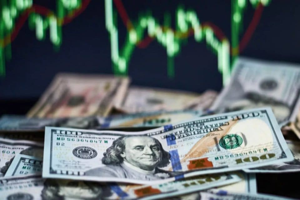 Dolar/TL, sabah seansında 19,56 seviyesini g&ouml;rd&uuml;. Dolar kuru, yeni haftanın