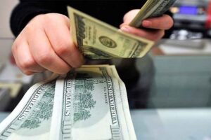 Uluslararası kurum ve kuruluşların resesyon uyarıları giderek derinleşirken, Dolar/TL, enflasyon