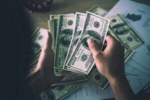 D&ouml;viz kurunda yaşanan dalgalanma s&uuml;rerken dolar kurunun son zamanlarda g&uuml;n
