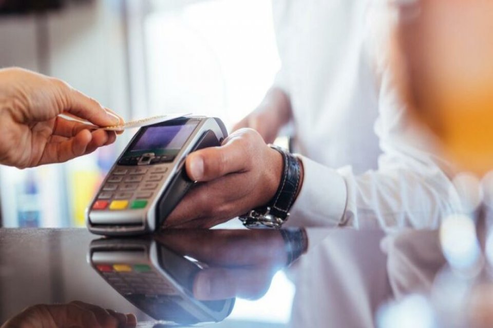 Dolarda rekorla birlikte yüksek zam bekleyenler mağazalara akın etti, elektronik