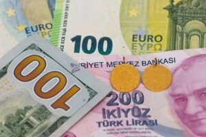 Sene başında 13,35 TL olan dolar kuru, bugün 16,66'yı gördü.