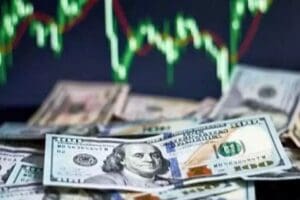 İ&ccedil;eride y&uuml;ksek enflasyon ve y&uuml;ksek cari a&ccedil;ık, dışarıda ise g&uuml;&ccedil;l&uuml;