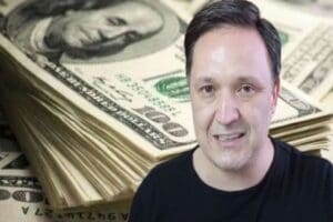 Dolar tahminleri ile &ccedil;ok konuşulan ekonomist Sel&ccedil;uk Ge&ccedil;er, elinde Dolar