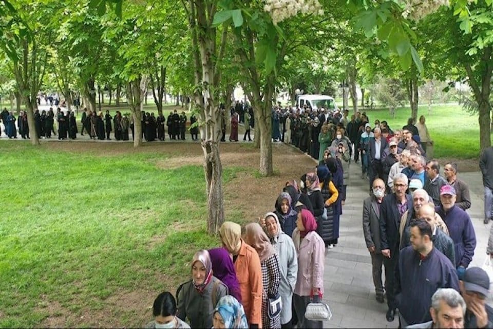 Kayseri'nin merkez Kocasinan Belediyesi, organik domates fidesi dağıtımı ger&ccedil;ekleştirdi. Uzun
