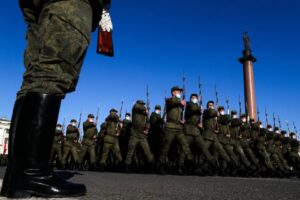 Donbas krizi dünyanın gündemindeki yerini koruyor. İngiliz medyası askeri hareketliliğini