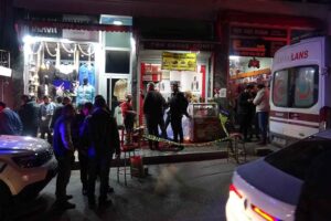 Bayraklı il&ccedil;esinde Turan Kayaş tartıştığı eski sevgilisi ile&nbsp;araya girmeye &ccedil;alışan