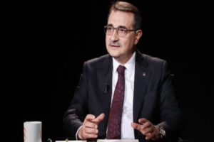 Enerji ve Tabii Kaynaklar Bakanı Fatih Dönmez, konutlara bedava doğal