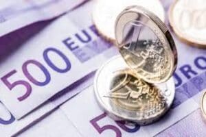 ABD enflasyonunun gerilemesiyle y&uuml;kselişe ge&ccedil;en Euro/dolar paritesi temmuz ayı seviyesine