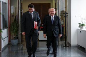 DP Genel Başkanı Gültekin Uysal, CHP Genel Merkezi'nde basına kapalı