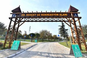 İzmir B&uuml;y&uuml;kşehir Belediye Başkanı Tun&ccedil; Soyer&rsquo;in &ldquo;daha yeşil bir İzmir&rdquo;