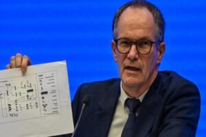 Koronavirüsün ilk kez görüldüğü Vuhan'a giden Dünya Sağlık Örgütü uzmanları