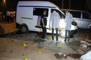 Antalya'da sokak d&uuml;ğ&uuml;n&uuml;nde pompalı t&uuml;fek ve tabancalarla ateş a&ccedil;ılması ihbarına