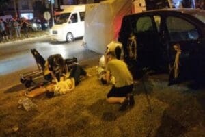 Samsun&rsquo;da d&uuml;ğ&uuml;n d&ouml;n&uuml;ş&uuml; gelin arabası ile kamyonet &ccedil;arpıştı. Kazada iki