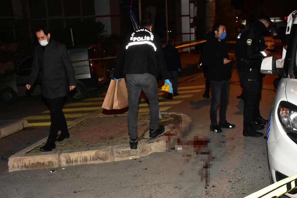 İzmir'in&nbsp;Bornova il&ccedil;esinde, d&uuml;ğ&uuml;ne katılan Suriye uyruklu davetliler arasında 'halay başı