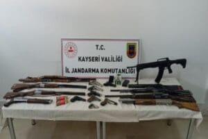 Kayseri'nin Develi il&ccedil;esinde, a&ccedil;ık havada d&uuml;zenlenen d&uuml;ğ&uuml;nde tabanca ile a&ccedil;ılan
