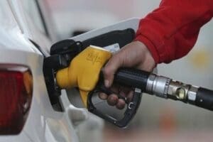D&uuml;n gece zamlanan motorine bu geceden itibaren bir zam daha