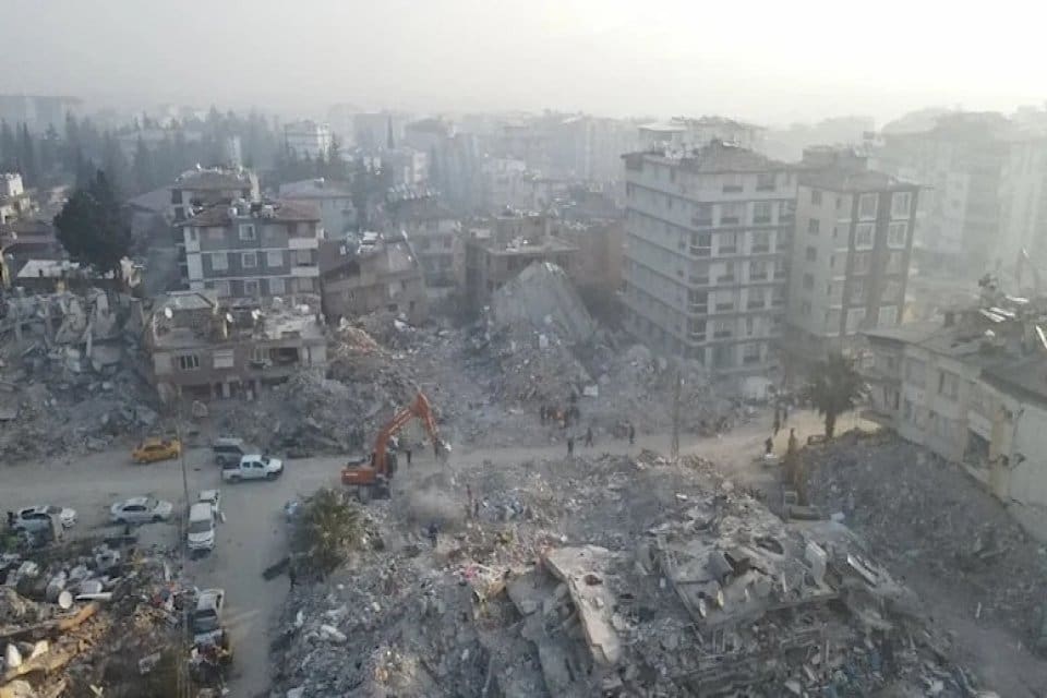 6 Şubat'ta merkez &uuml;ss&uuml; Kahramanmaraş olan depremlerle sarsılan T&uuml;rkiye'de yaşamını