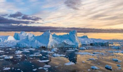 Dünya ısınıyor: Grönland’de 7,2 milyon olimpik yüzme havuzunu dolduracak buzul erimesi