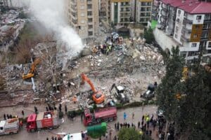 Kahramanmaraş'ta meydana gelen depremler nedeniyle 2 binden fazla vatandaşımız hayatını