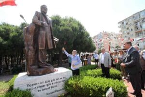 T&uuml;rk Edebiyatı&rsquo;nın &ouml;nemli isimlerinden memleket şairi Nazım Hikmet Ran, &ouml;l&uuml;m&uuml;n&uuml;n