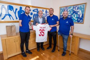 D&uuml;nya Kupası&rsquo;nı kazanan Ampute Futbol Milli Takımı&rsquo;nın ve İzmir B&uuml;y&uuml;kşehir