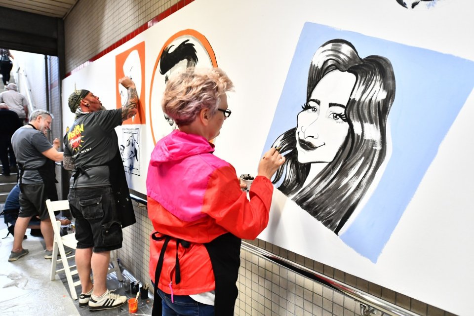 İzmir B&uuml;y&uuml;kşehir Belediyesi'nin d&uuml;zenlediği İzmir Uluslararası Portre Karikat&uuml;r Şenliği&rsquo;ne katılan