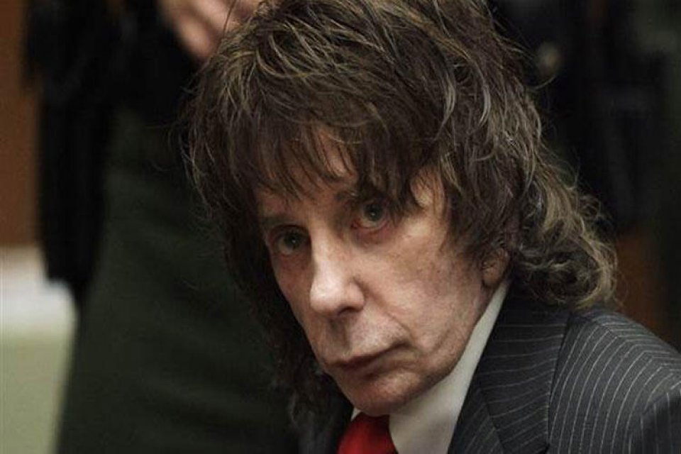 Geliştirdiği "ses duvarı" tekniğiyle pop müziği dönüştüren yapımcı Phil Spector,