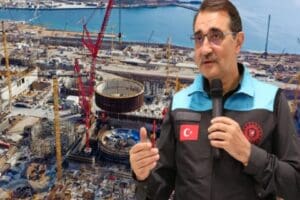Akkuyu N&uuml;kleer G&uuml;&ccedil; Santrali'nin ilk &uuml;nitesi i&ccedil;in nefeler tutuldu. Enerji