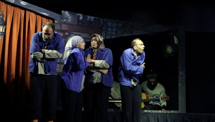 'Durumu olmayan Abidin' tiyatroseverlerle buluştu: Ayakta alkışlandı