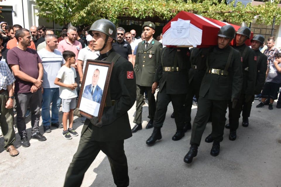 BATMAN'ın Gerc&uuml;ş il&ccedil;esinde kara yoluna d&uuml;şen yelken (delta) kanatta yaşamını