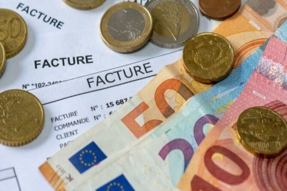 Fransa&rsquo;da elektrik sağlayıcıları t&uuml;keticileri tasarrufa teşvik etmek i&ccedil;in yeni kararlar