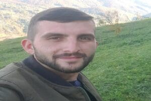 D&uuml;zce'de, sel b&ouml;lgesinde &ccedil;alışma yapan operat&ouml;r Okan Bayrak, iş makinesinin