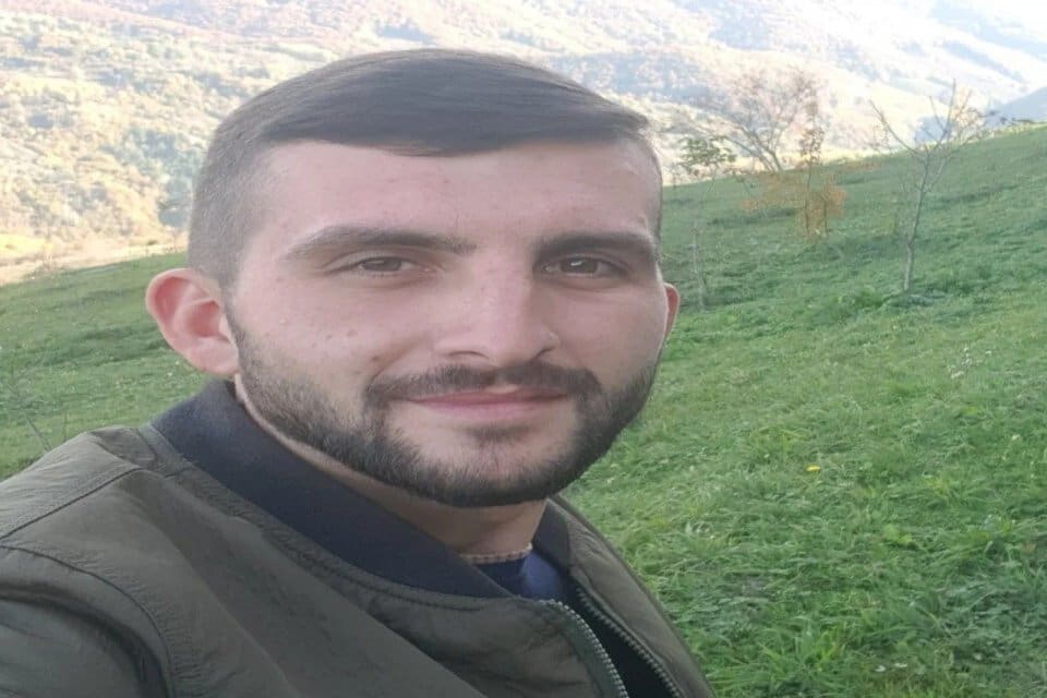 D&uuml;zce'de, sel b&ouml;lgesinde &ccedil;alışma yapan operat&ouml;r Okan Bayrak, iş makinesinin