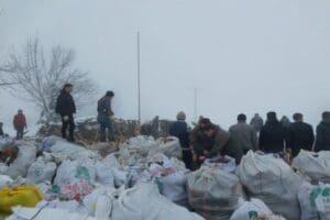 Merkez &uuml;ss&uuml; Kahramanmaraş olan depremlerin ardından D&uuml;zce k&ouml;yl&uuml;leri de harekete