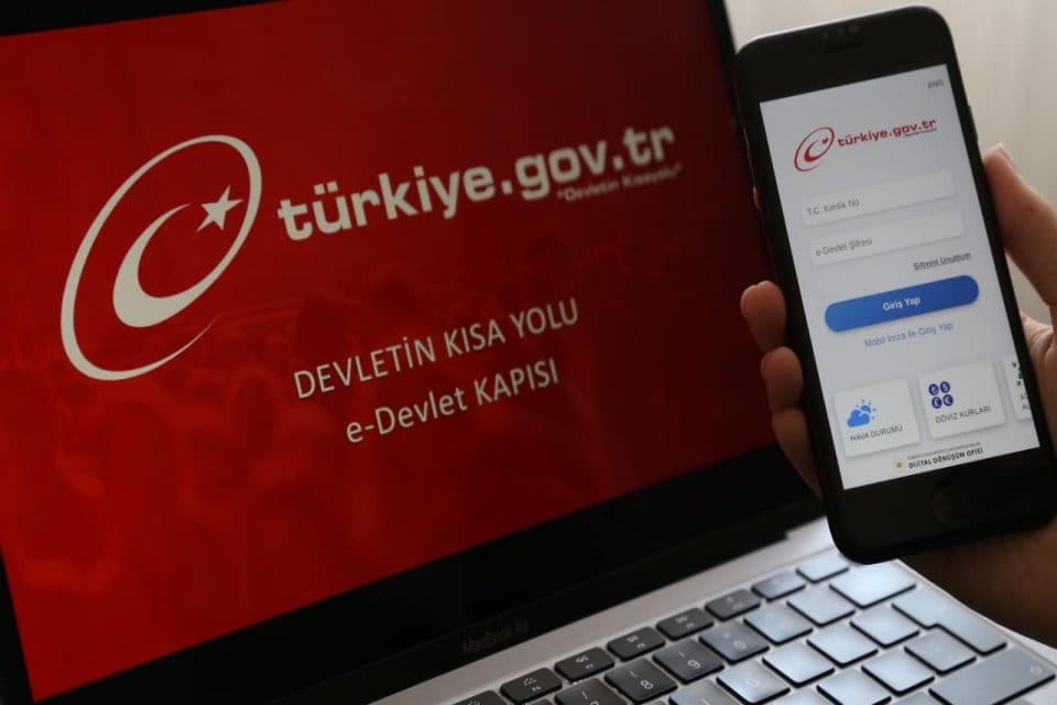 Motorlu taşıt s&uuml;r&uuml;c&uuml; sertifikası sorgulama ve doğrulama hizmeti "e-Devlet" &uuml;zerinden