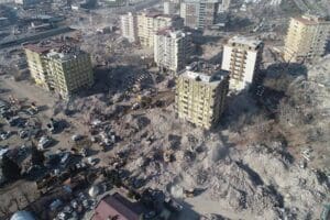 Kahramanmaraş merkezli 7,7 ve 7,6 b&uuml;y&uuml;kl&uuml;ğ&uuml;ndeki depremlerde yıkılan Ebrar Sitesi&rsquo;nin