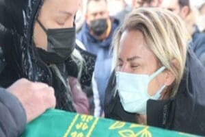 &Uuml;nl&uuml; sunucu Ece Erken'in, eşi avukat Şafak Mahmutyazıcıoğlu'nun &ouml;ld&uuml;r&uuml;ld&uuml;ğ&uuml; olay