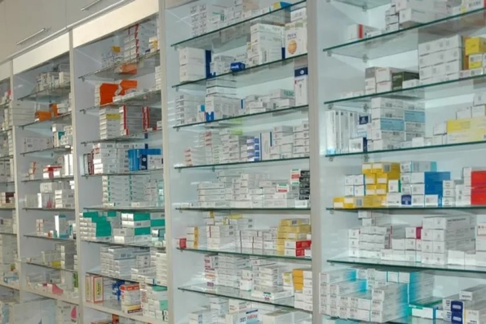 Muğla Eczacı Odası Başkanı SerkanTekin, yerli ilaçların yurtdışına kaçırılıdğını iddia
