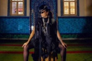 Camide &ccedil;ektirdiği fotoğrafla g&uuml;ndeme gelen Eda Taşpınar hakkında soruşturma başlatıldı.