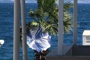Balıkesir&rsquo;de meydana gelen kısa s&uuml;reli hortum amat&ouml;r kameralara yansıdı. Hortumda