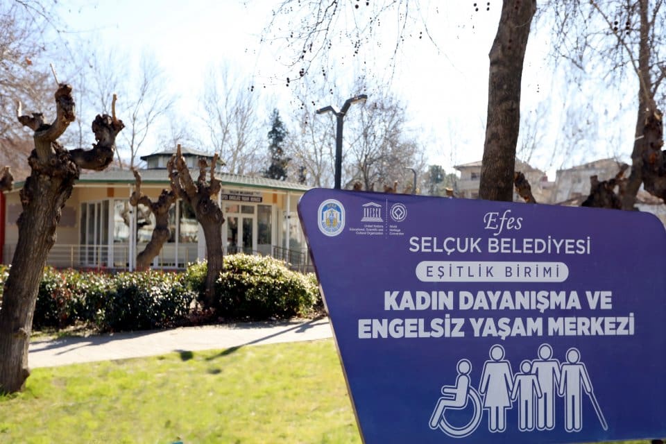 Efes Sel&ccedil;uk Belediyesi Kadın Dayanışma ve Engelsiz Yaşam Merkezi&rsquo;nde deprem