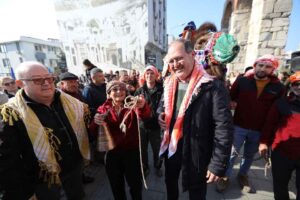 41. Uluslararası Efes Selçuk Deve Güreşleri Festivali İstasyon Meydanı’nda düzenlenen