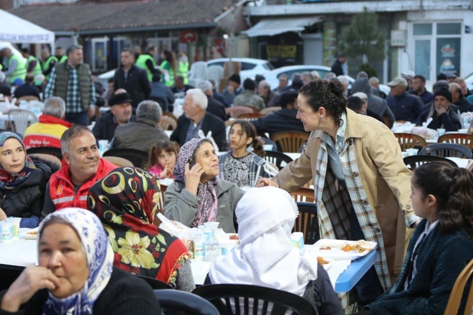 Efes Sel&ccedil;uk Belediyesi bu yıl da Ramazan&rsquo;da dayanışmayı g&uuml;&ccedil;lendiriyor.&nbsp; Efeslim