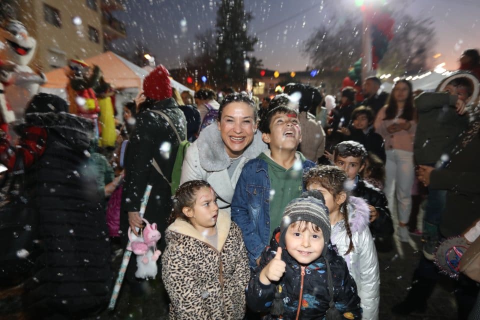 Efes Sel&ccedil;uk Belediyesi tarafından d&uuml;zenlenen Yeni Yıl Panayırı Pazar Yeri&rsquo;nde