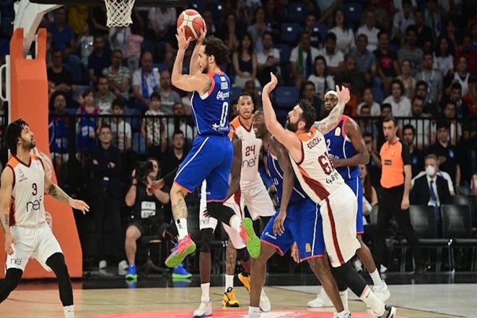 ING Basketbol S&uuml;per Ligi Play-Off Yarı Final ilk ma&ccedil;ını kazanan