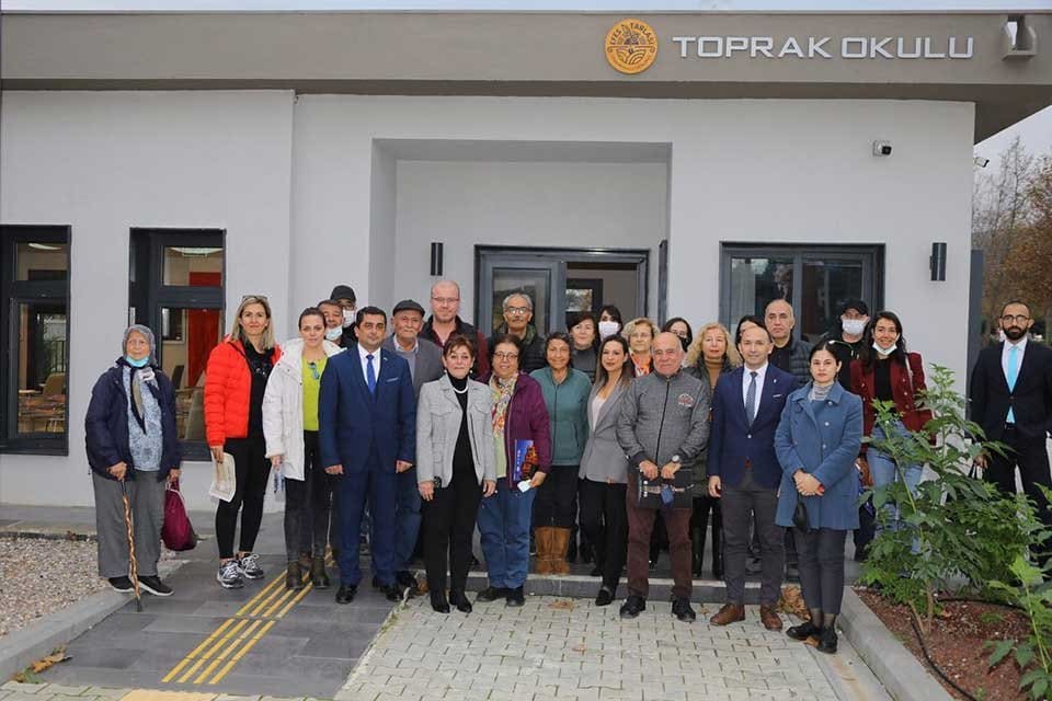 Efes Tarlası Yaşam K&ouml;y&uuml; Toprak Okulu&rsquo;nda &ldquo;Zeytinyağında Kalite Fakt&ouml;rleri ve